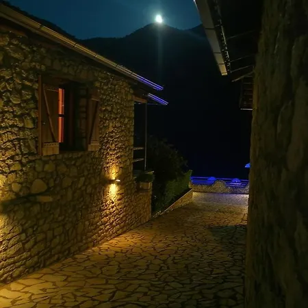 Σαλέ Petrina Theohari Lekhouri