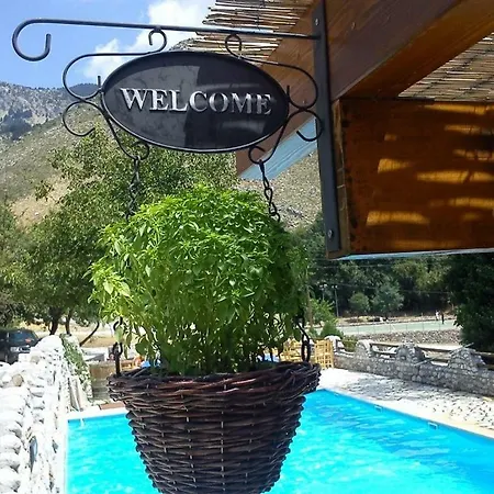 בקתה Petrina Theohari *