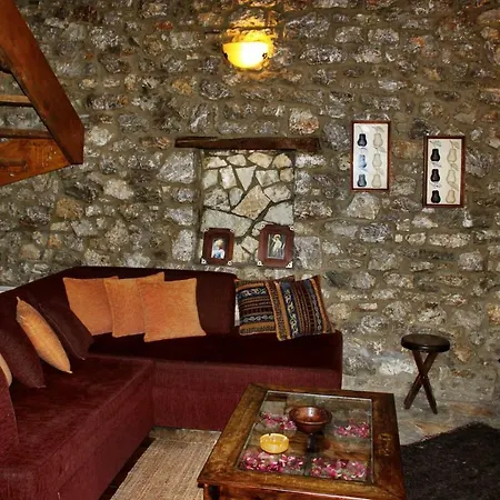 בקתה Petrina Theohari *